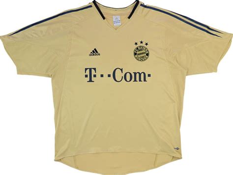 goudkleurig adidas shirt van bayern munchen 2006|Bayern München 2005.